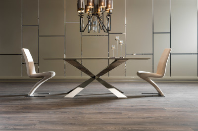 Masa dining viera 4.000 euro scaun viera 650 euro
